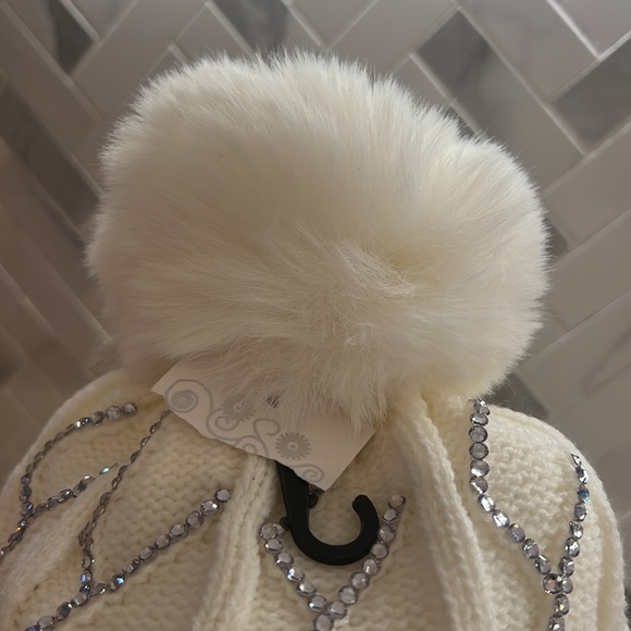 Ugg white rhinestone hat new - Picture 3 of 4